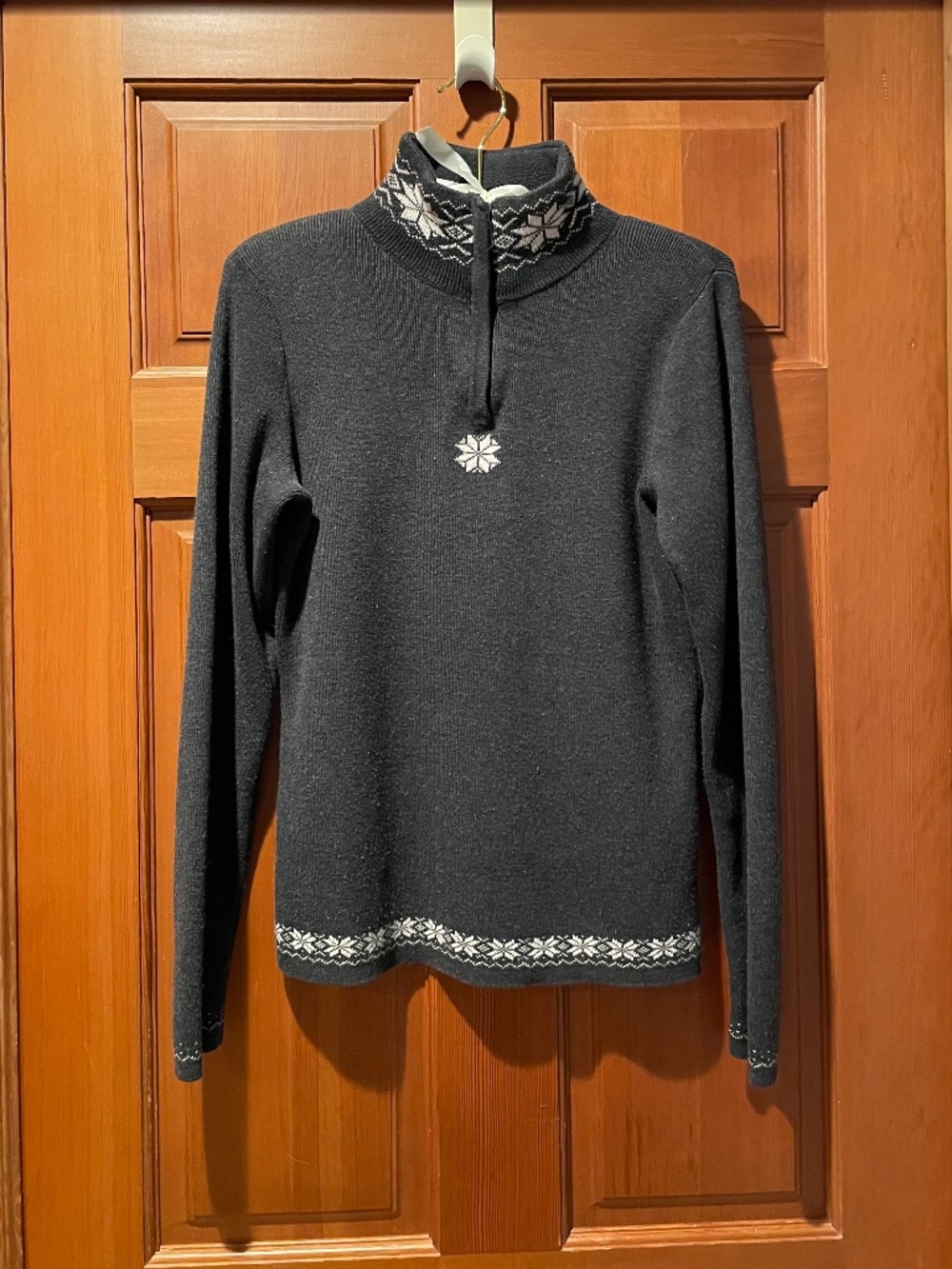 Eddie Bauer Small Long Sleeve Sweater in Dark Charcoal Grey w/ Quarter Zip Front